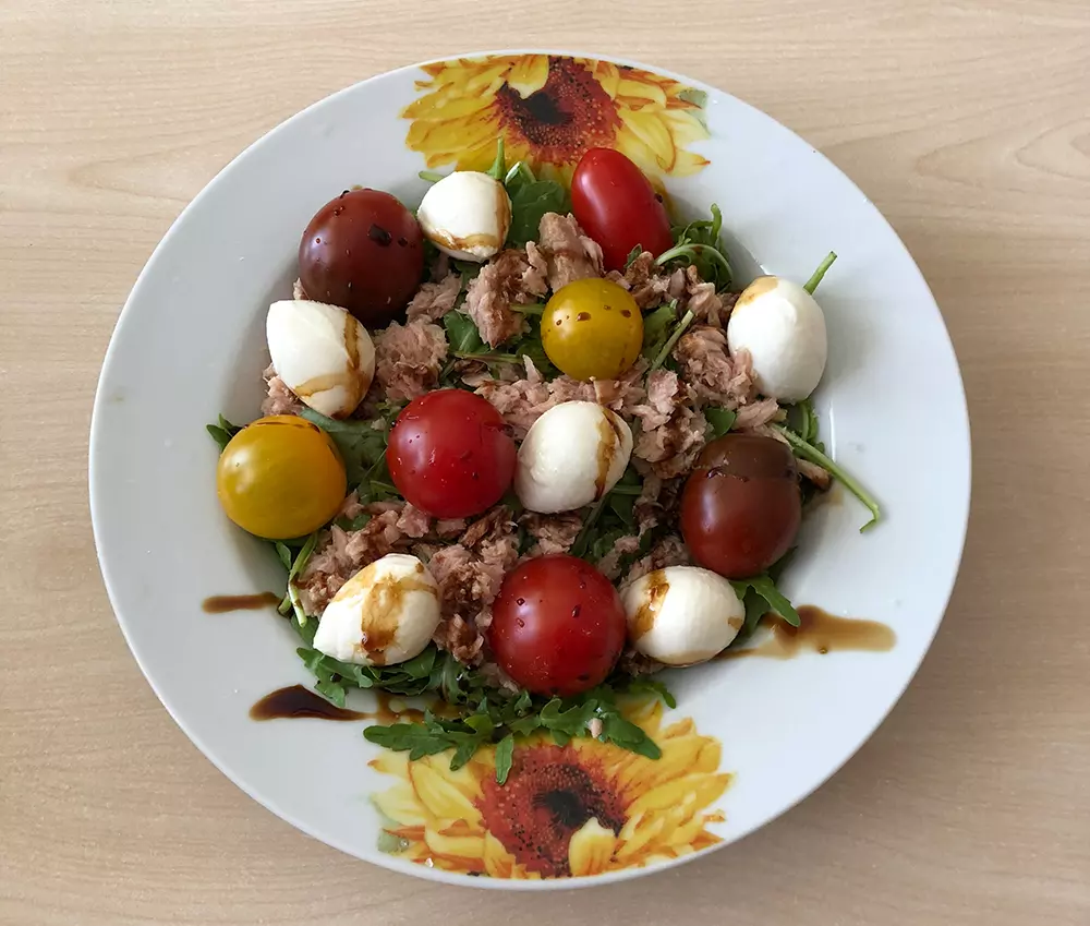 Salată cu ton