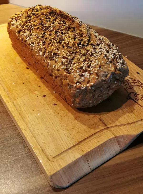 No yeast spelt bread with seeds
