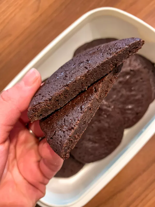 Biscuiți de ciocolată cu zmeură fără făină