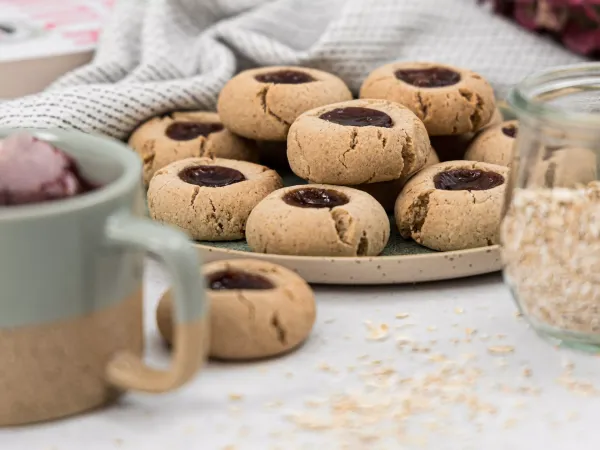 Biscuiți de ovăz cu gem de căpșuni