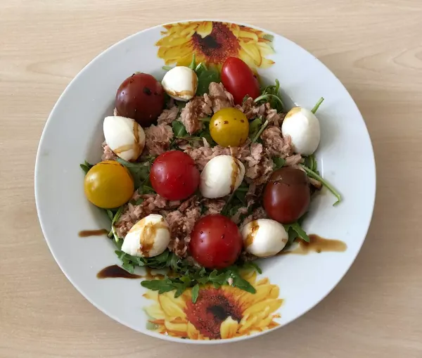 Salată cu ton