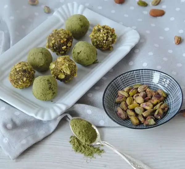 Biluțe energetice cu mix de Matcha latte